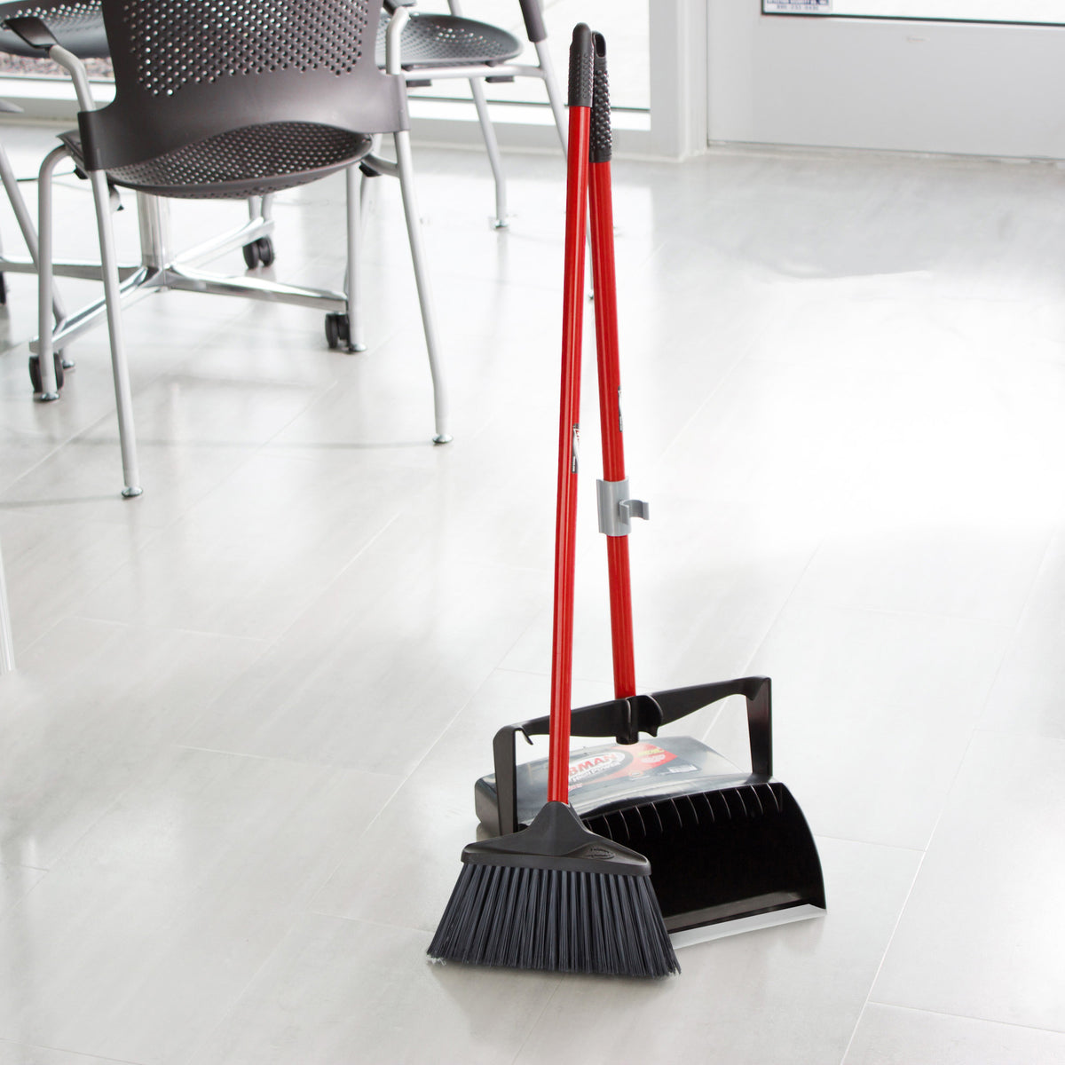Libman Deluxe Lobby Dustpan and Broom Set, Closed Lid - product image 3